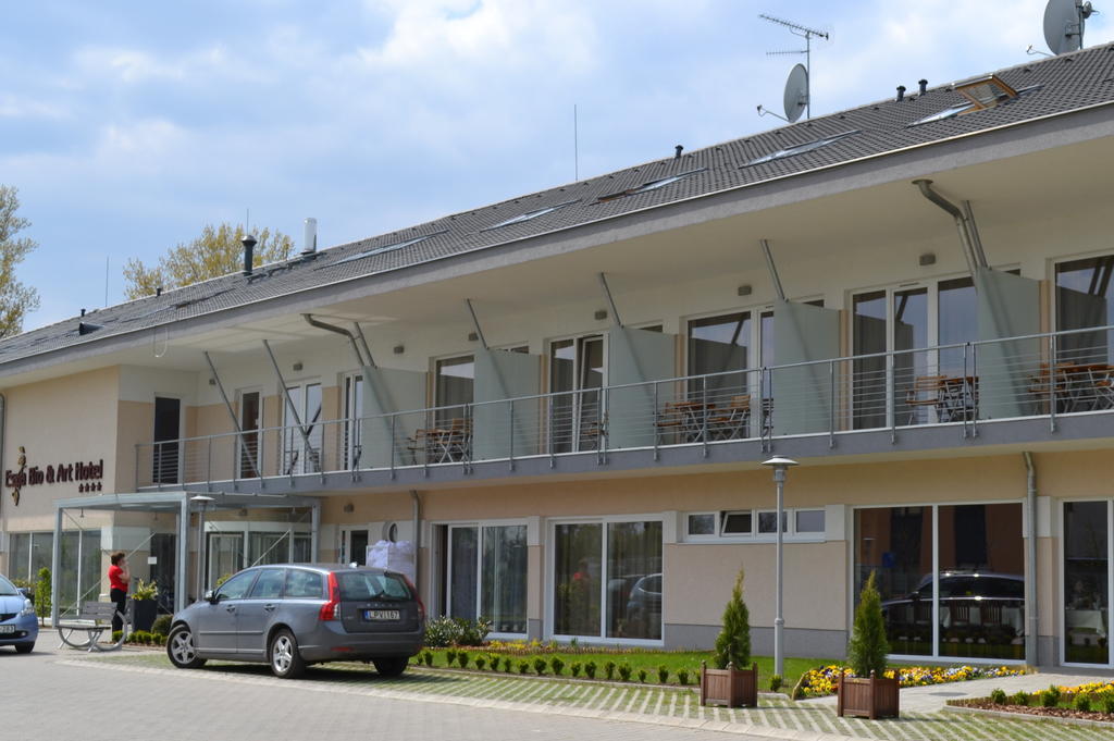 Szepia Bio And Art Hotel Zsambek Luaran gambar